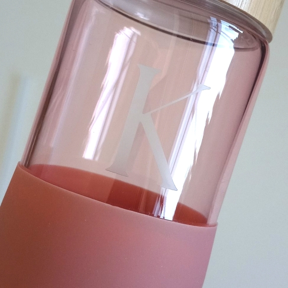 Anthropologie Pink Glass "K" Initial Tumbler with Bamboo Lid and Straw - Picture 5 of 11